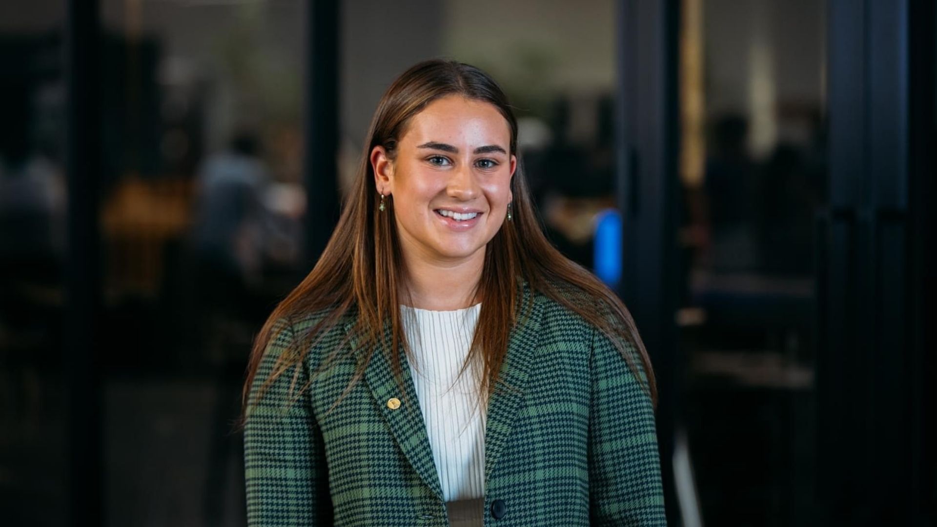 Headshot of Loredana Unsworth, Master of Strategic Communication graduate