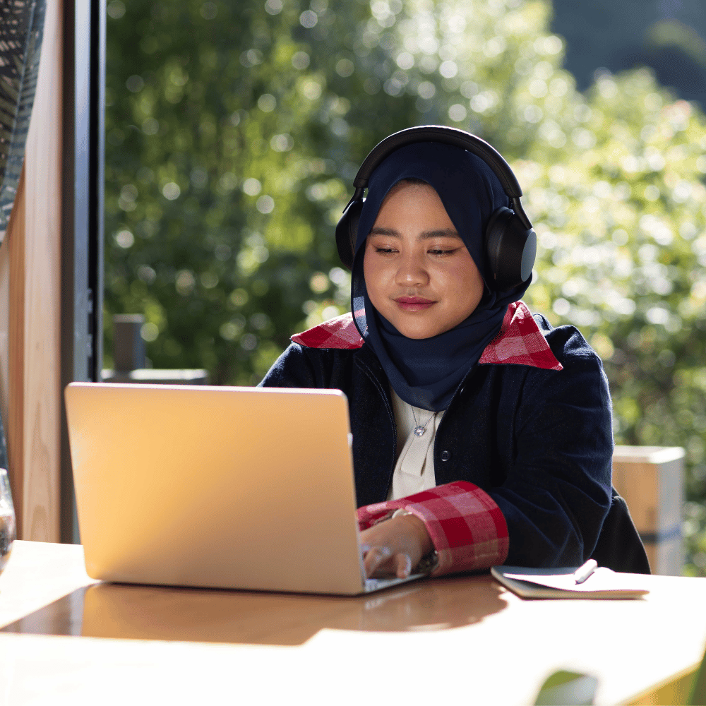 University of Canterbury student attending a live forum for her online Bachelor of Health