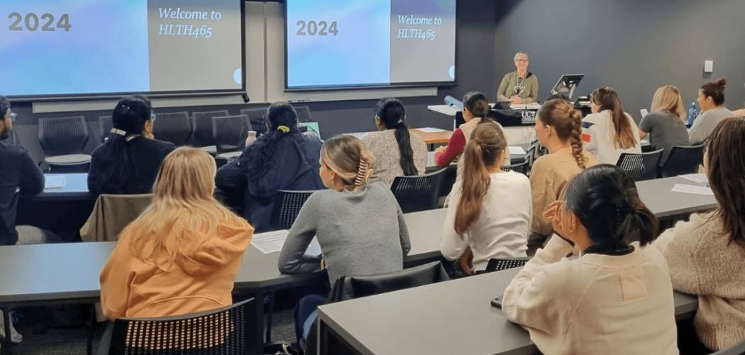 Dr Isabel Jamieson teaching UC Online nursing students. 