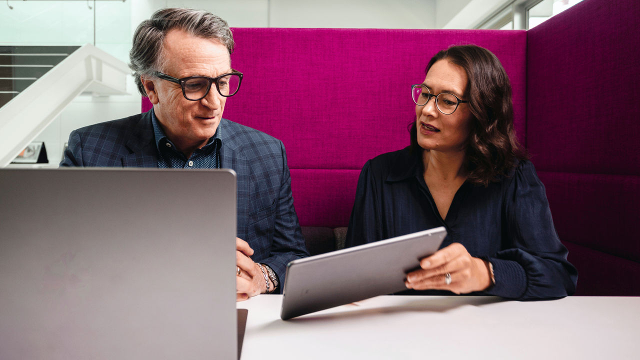 Sean Whitaker, UC Online’s Project Management Consultant, discussing the Postgraduate Certificate in Project Management with a learner.