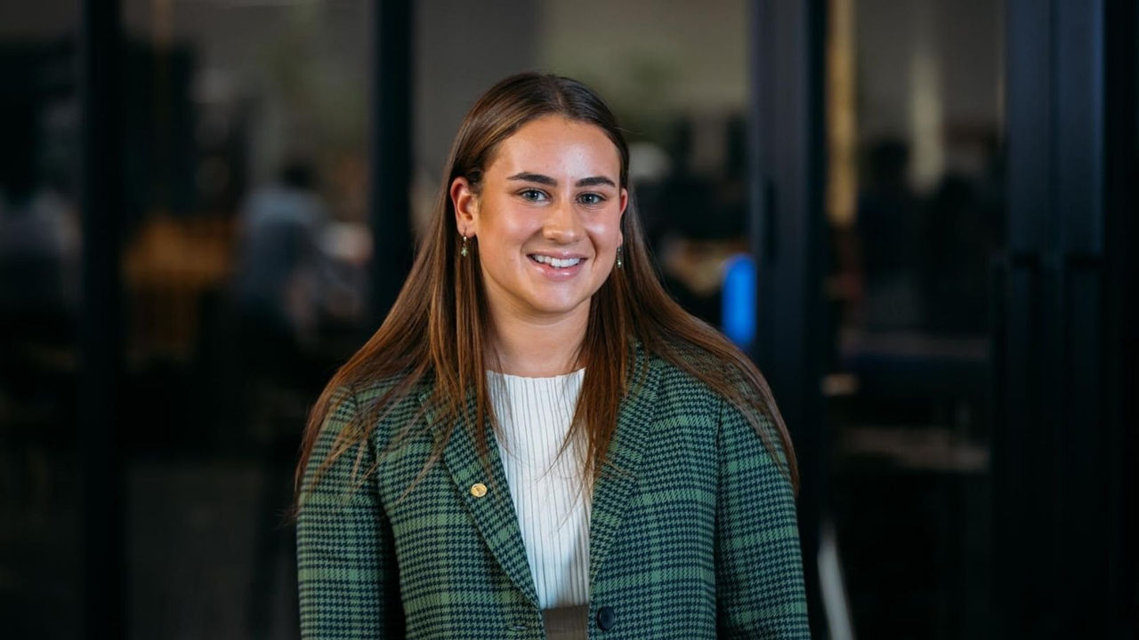 Headshot of Loredana Unsworth, Master of Strategic Communication graduate