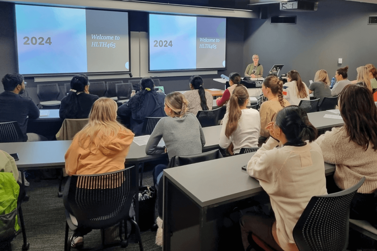 A classroom of UC Online nursing students study HLTH465 as part of the Master of Health Sciences (Nursing) degree.