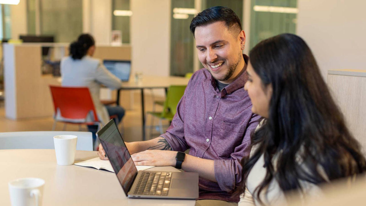 A student engages in academic writing bascis to assist in their online learning.