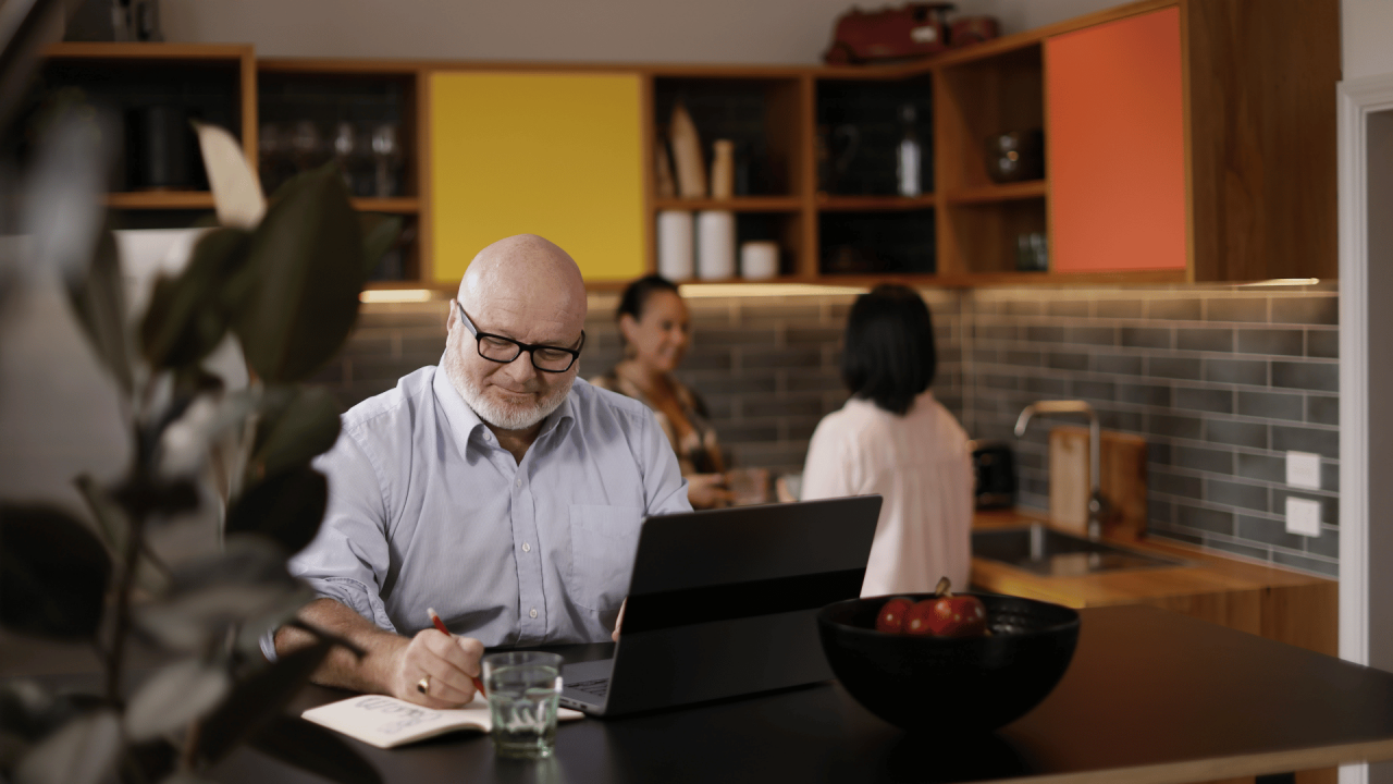 Professional studying applied economics and management for regulatory industries in New Zealand. 